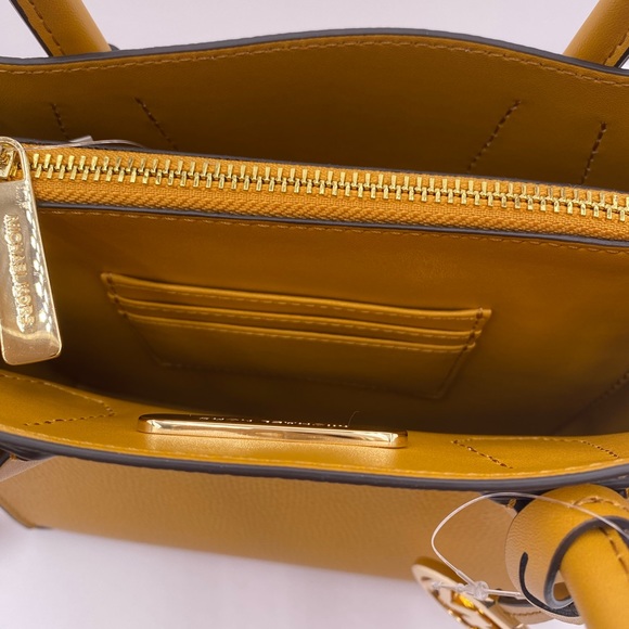 Michael Kors Mercer Md Messenger Crossbody - Picture 8 of 11